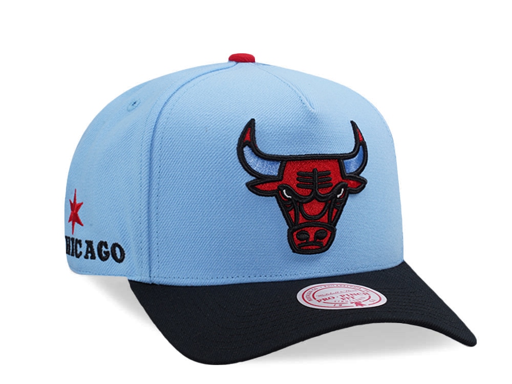 Mitchell & Ness Chicago Bulls NBA In The City Sky Blue Edition Pro Pinch Fit Snapback Hat