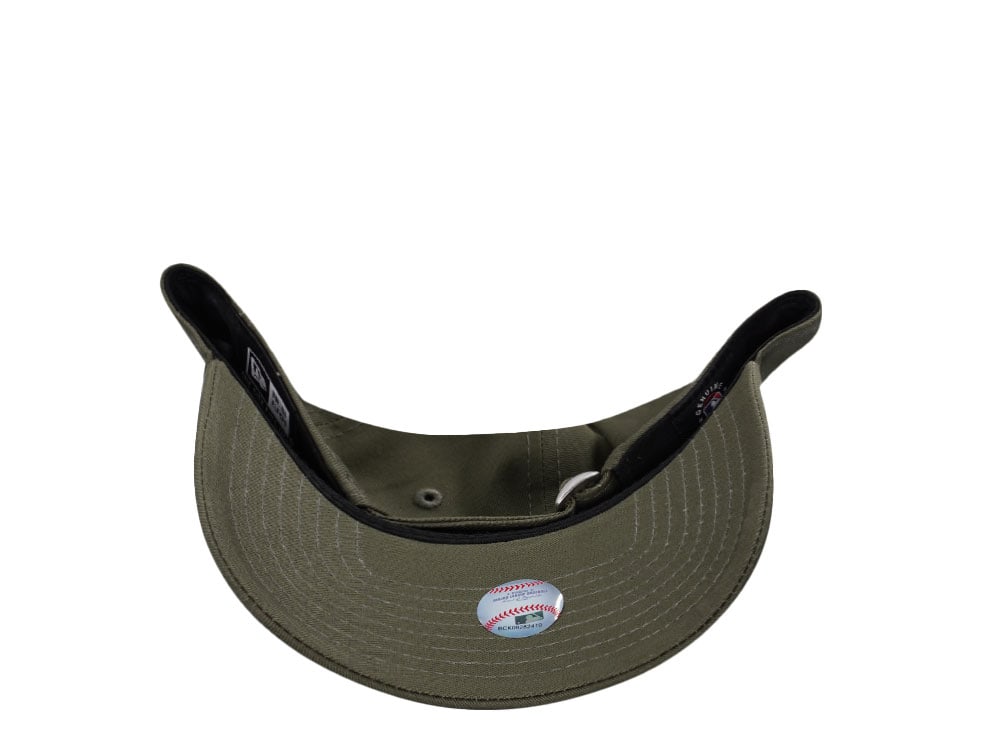 New Era New York Yankees League Essential Olive 9Forty Strapback Hat