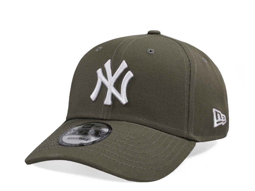 New Era New York Yankees League Essential Olive 9Forty Strapback Hat