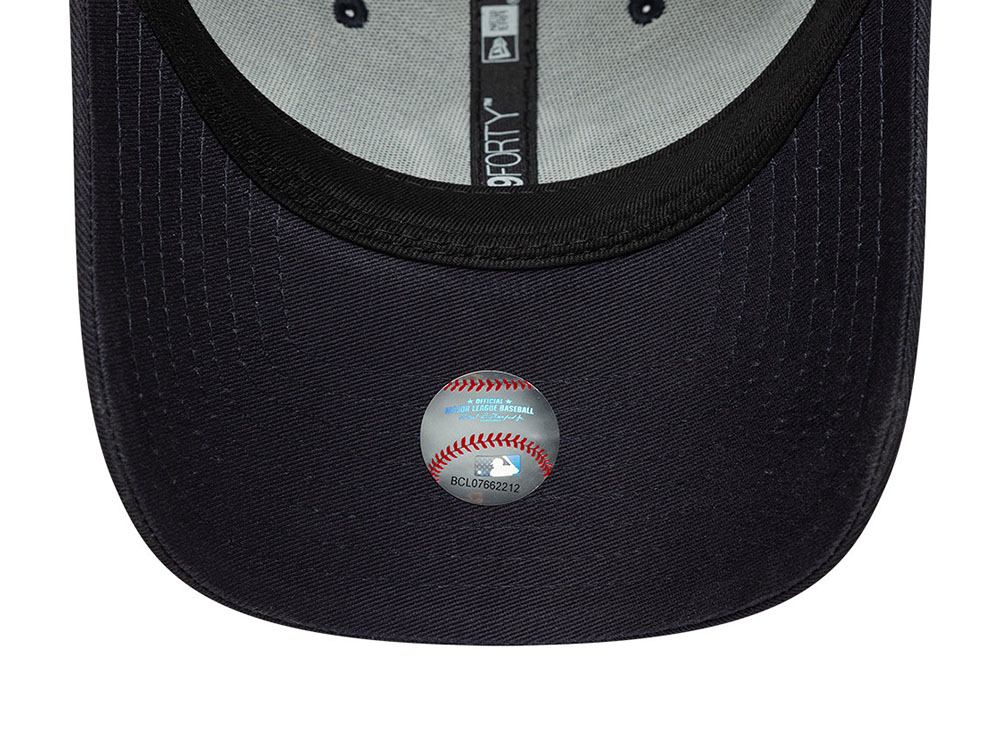 New Era New York Yankees City Icon Navy 9Forty Strapback Cap