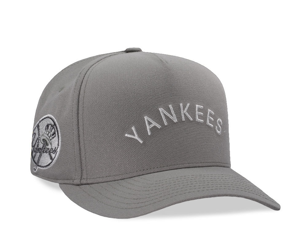 Nike New York Yankees Dri-Fit Rise Olive Edition Snapback Hat