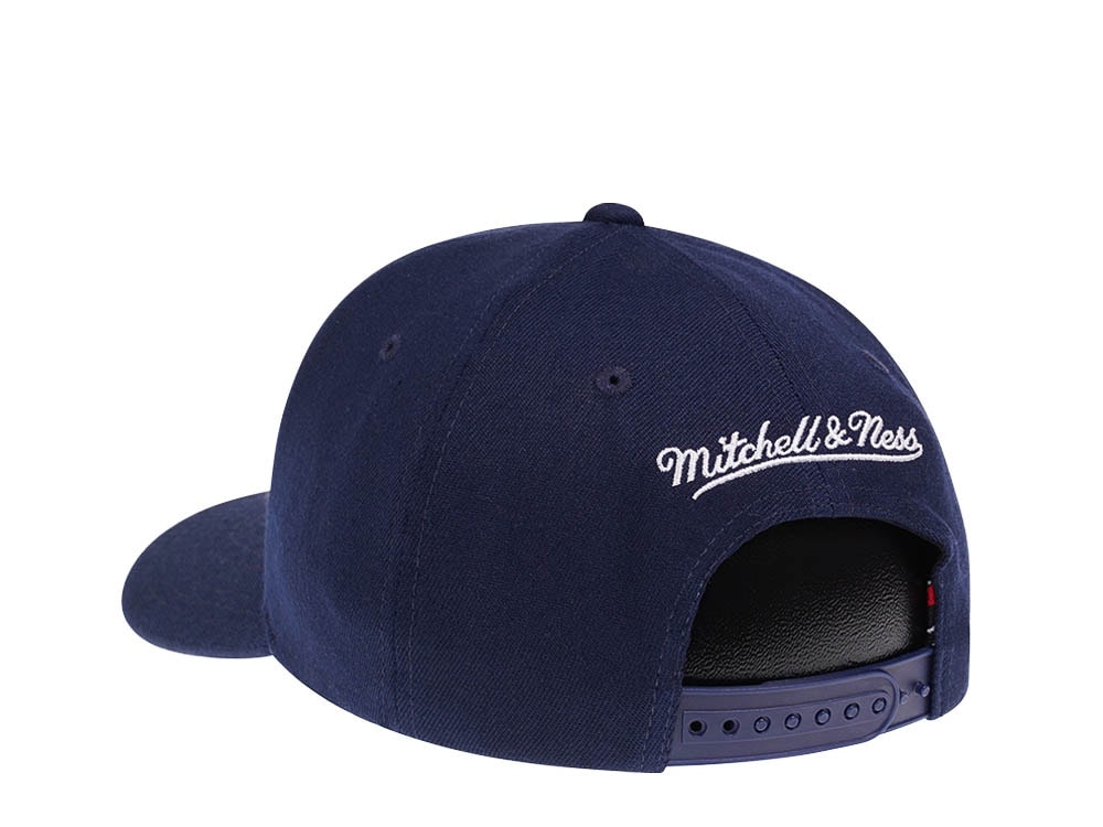 Mitchell & Ness New Orleans Pelicans Team Ground Red Line Solid Flex Snapback Hat