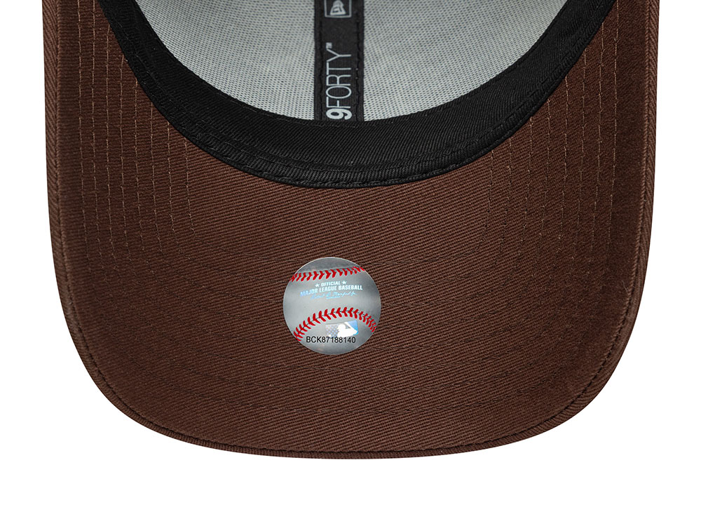 New Era New York Yankees Team Outline Brown Edition 9Forty