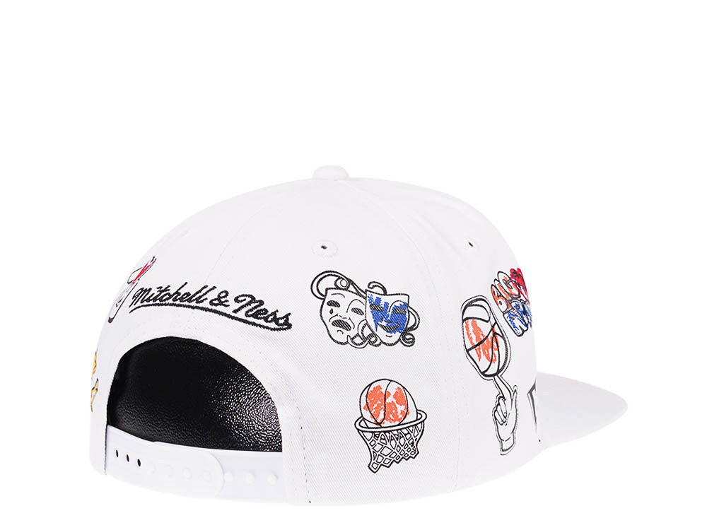 Mitchell & Ness New York Knicks White Hand Drawn Snapback Hat
