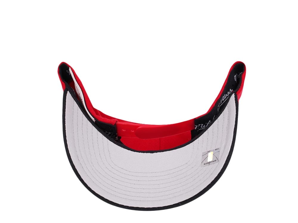 Mitchell & Ness Chicago Bulls Team Two Tone Red Line Solid Flex Snapback Hat