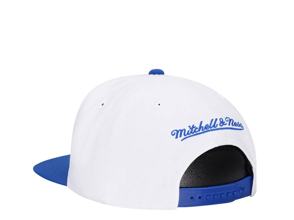 Mitchell & Ness Washington Capitals Vintage Sharktooth Snapback Hat