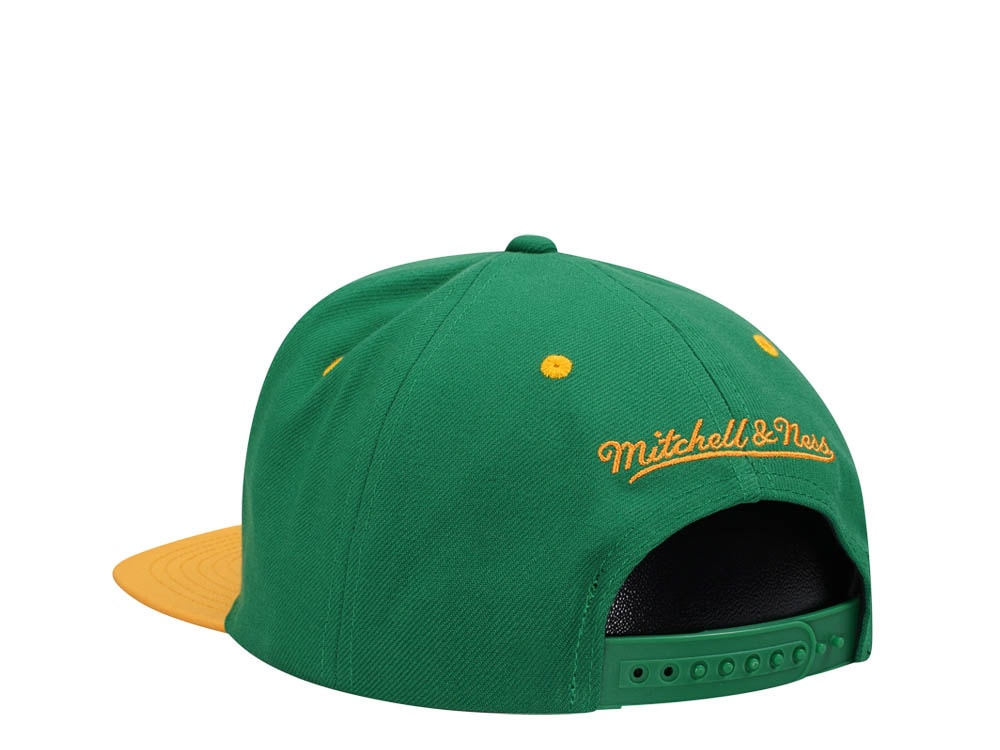 Mitchell & Ness Milwaukee Bucks Breakthrough Two Tone Snapback Hat