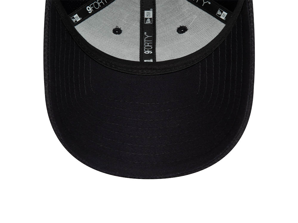 New Era New York Yankees Diamond Era Essential Black 9Forty Strapback Hat