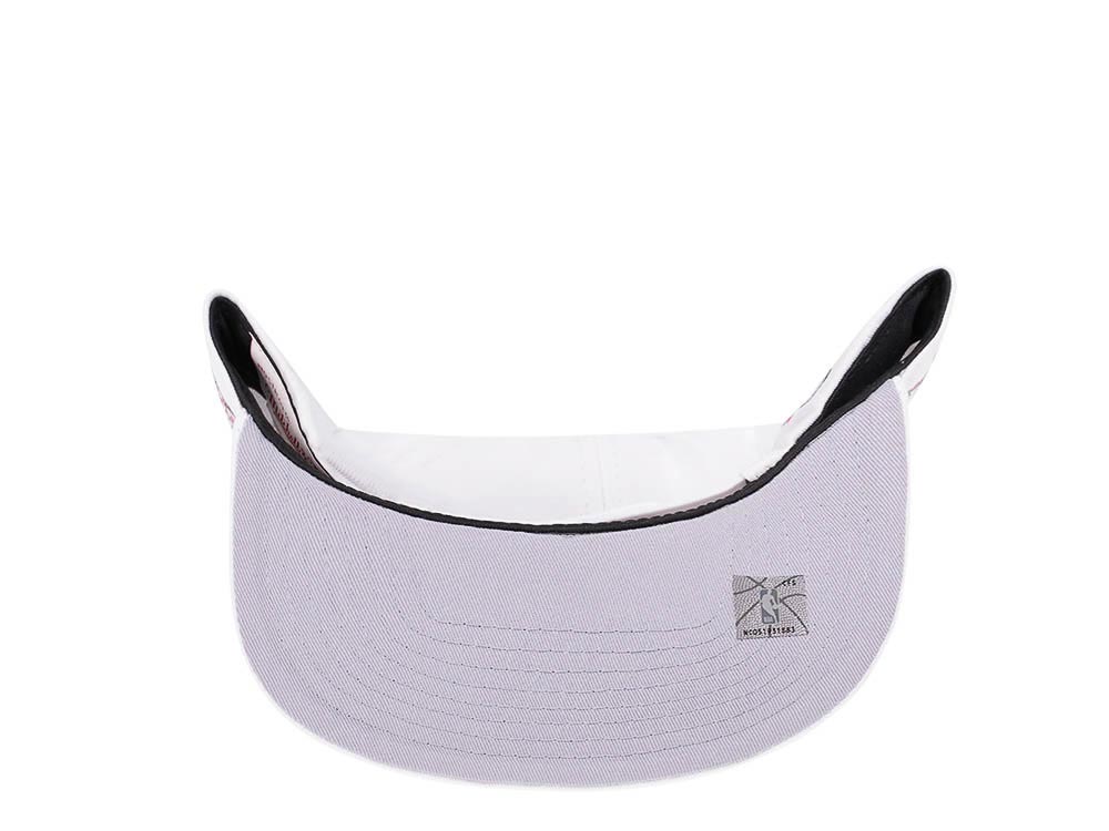 Mitchell & Ness New York Knicks White Hand Drawn Snapback Hat