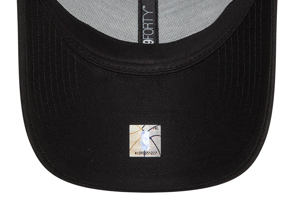 New Era Chicago Bulls NBA Essential Black 9Forty Strapback Hat