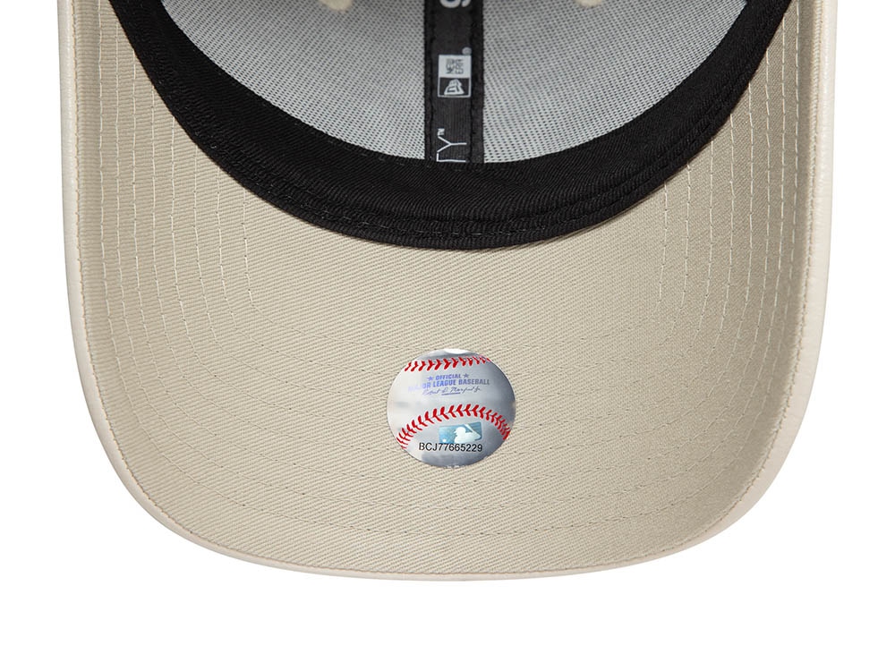 New Era New York Yankees Leather Stone 9Forty Strapback Hat