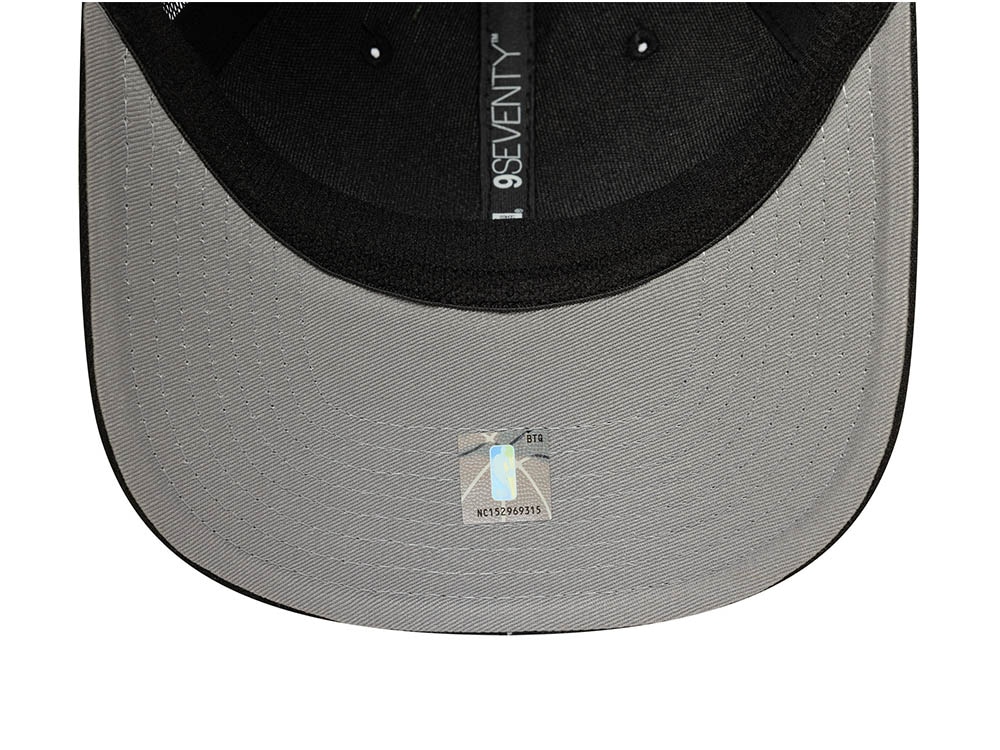 New Era Chicago Bulls Essential 9Seventy Trucker Stretch Snapback Hat