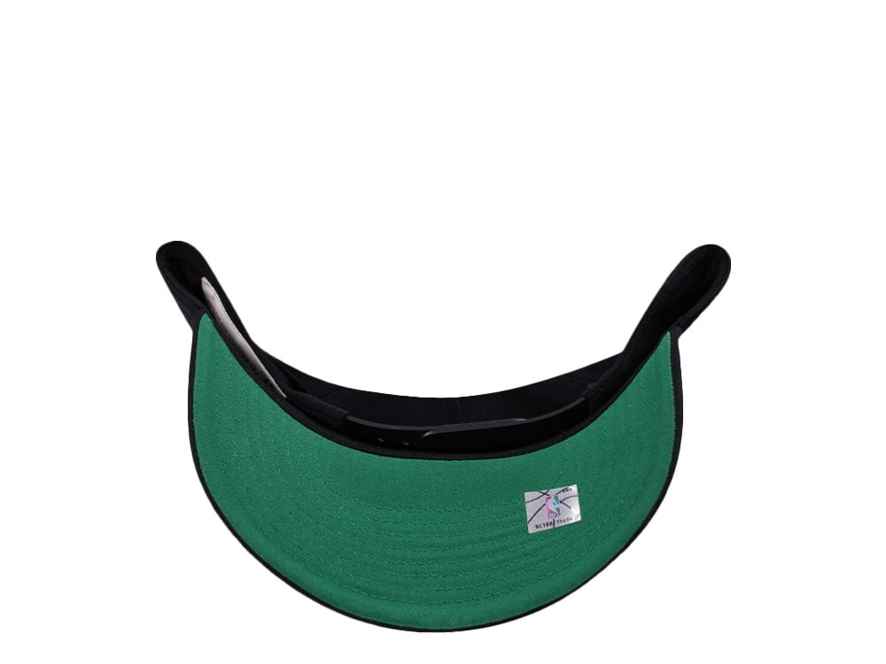 Mitchell & Ness Milwaukee Bucks Black Pro Pinch Fit Snapback Hat