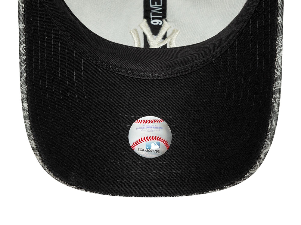 New Era New York Yankees Washed Paisley Black 9Twenty Strapback Hat