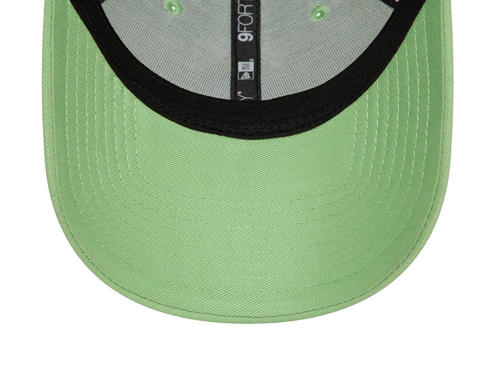 New Era New York Yankees League Essential Green 9Forty Strapback Hat