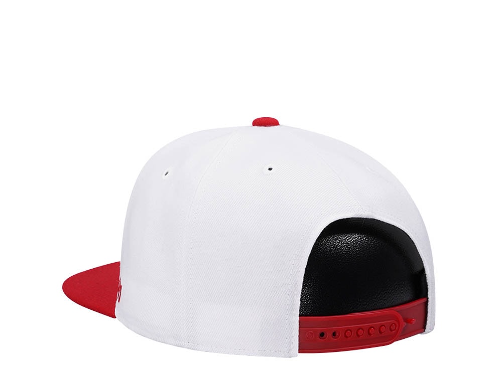 47Brand Chicago Blackhawks White Crosstown Script Captain MVP Snapback Hat