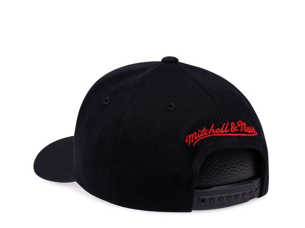 Mitchell & Ness Chicago Bulls Duotone Red Line Flex Snapback Hat