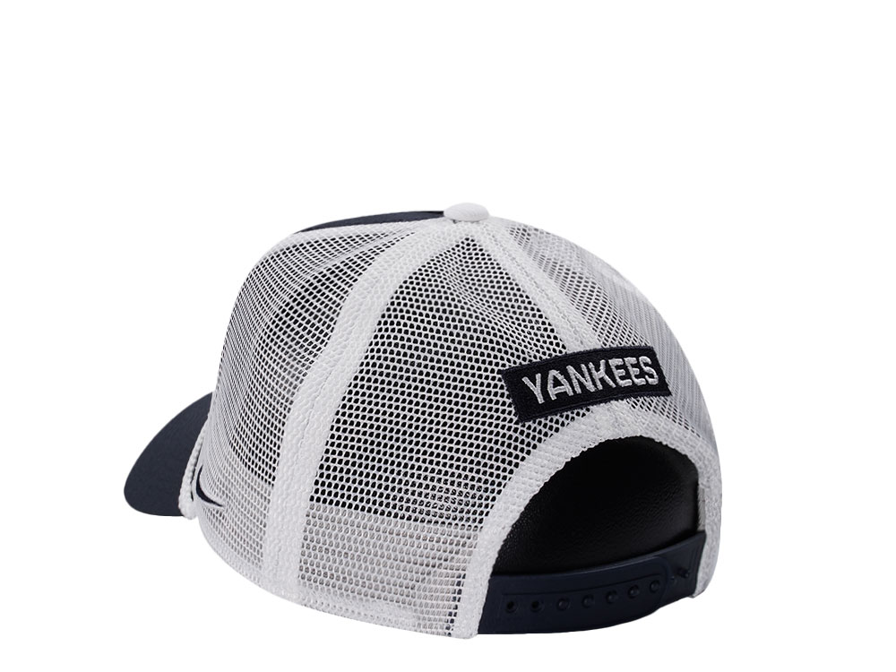 Nike New York Yankees Primetime Dri-Fit Rise Black Edition Trucker Snapback Hat