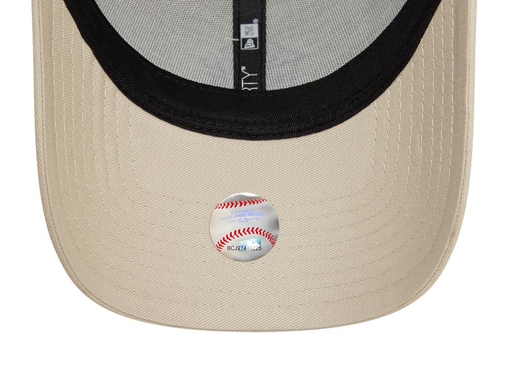 New Era New York Yankees Team Outline White 9Forty Strapback Hat
