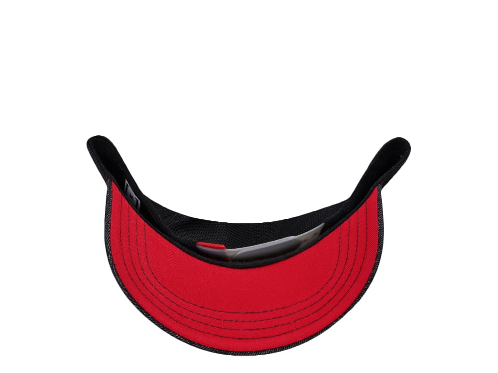 Capslab Looney Tunes Bugs Bunny Vintage Trucker Snapback Hat