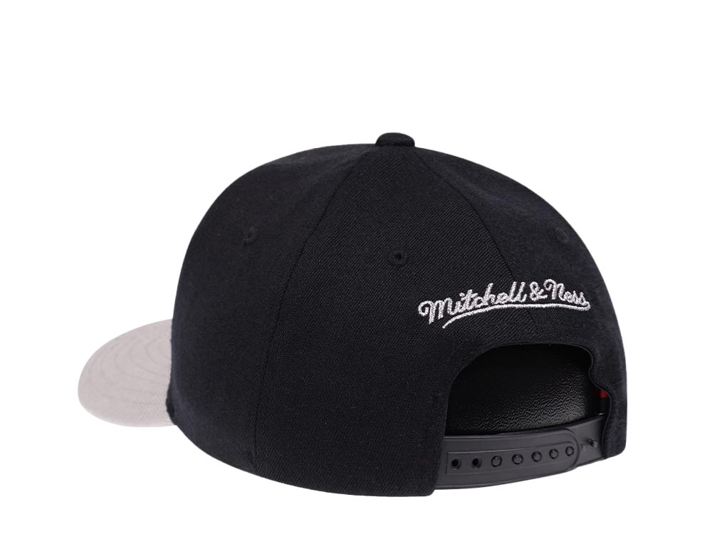 Mitchell & Ness San Antonio Spurs Team Two Tone Red Line Solid Flex Snapback Hat